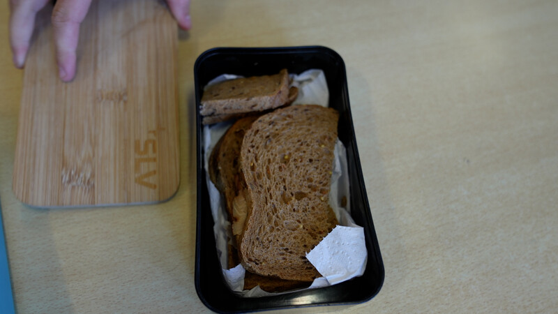 een brooddoos met boterhammen