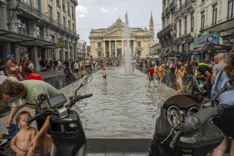 Fontein aan Beursplein Brussel met massa