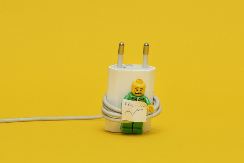 Legomannetje gegijzeld door stroomrekening